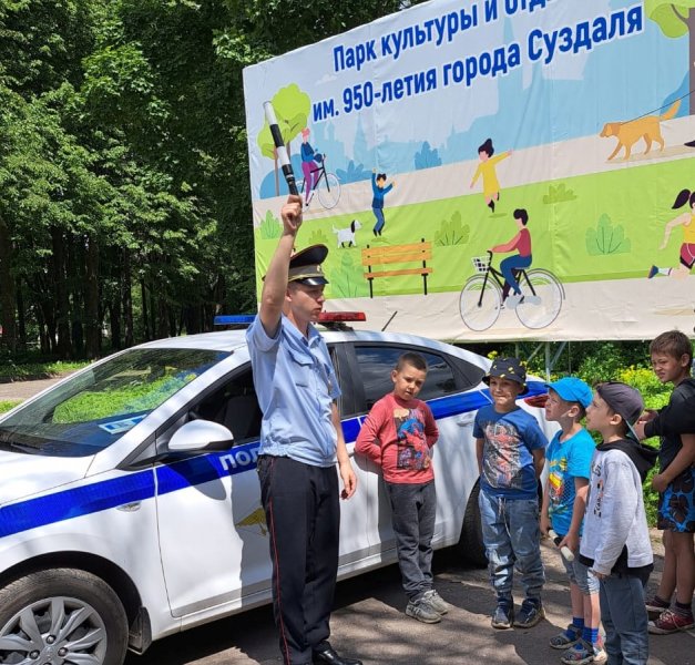 Занятия по теме безопасности дорожного движения в летних пришкольных лагерях провели сотрудники Госавтоинспекции в Гусь-Хрустальном и Суздальском районах
